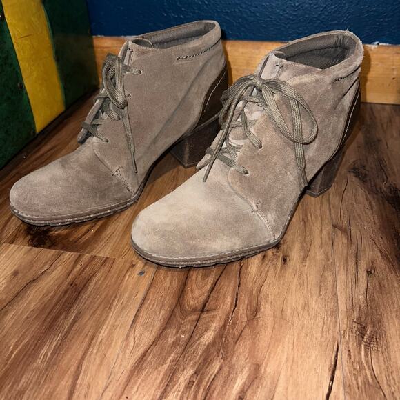 Olive Brown Clarks Sashlin Sue Suede Oxford Heeled Ankle Booties Size 10 - Picture 3 of 11